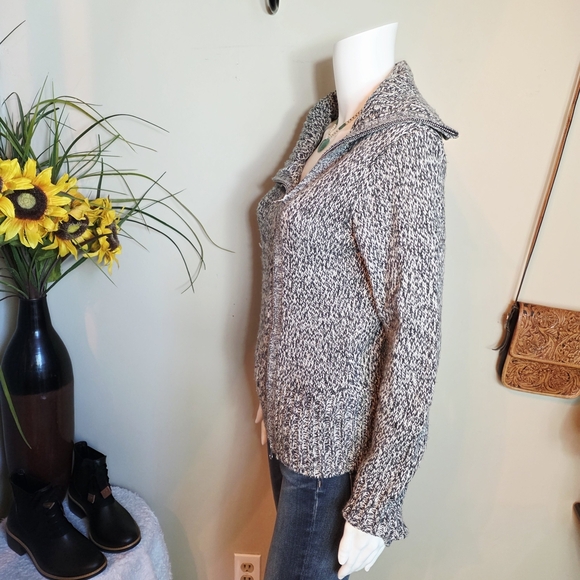 BCBGMaxAzria Grey and White Cowl Neck Sweater - Picture 5 of 6